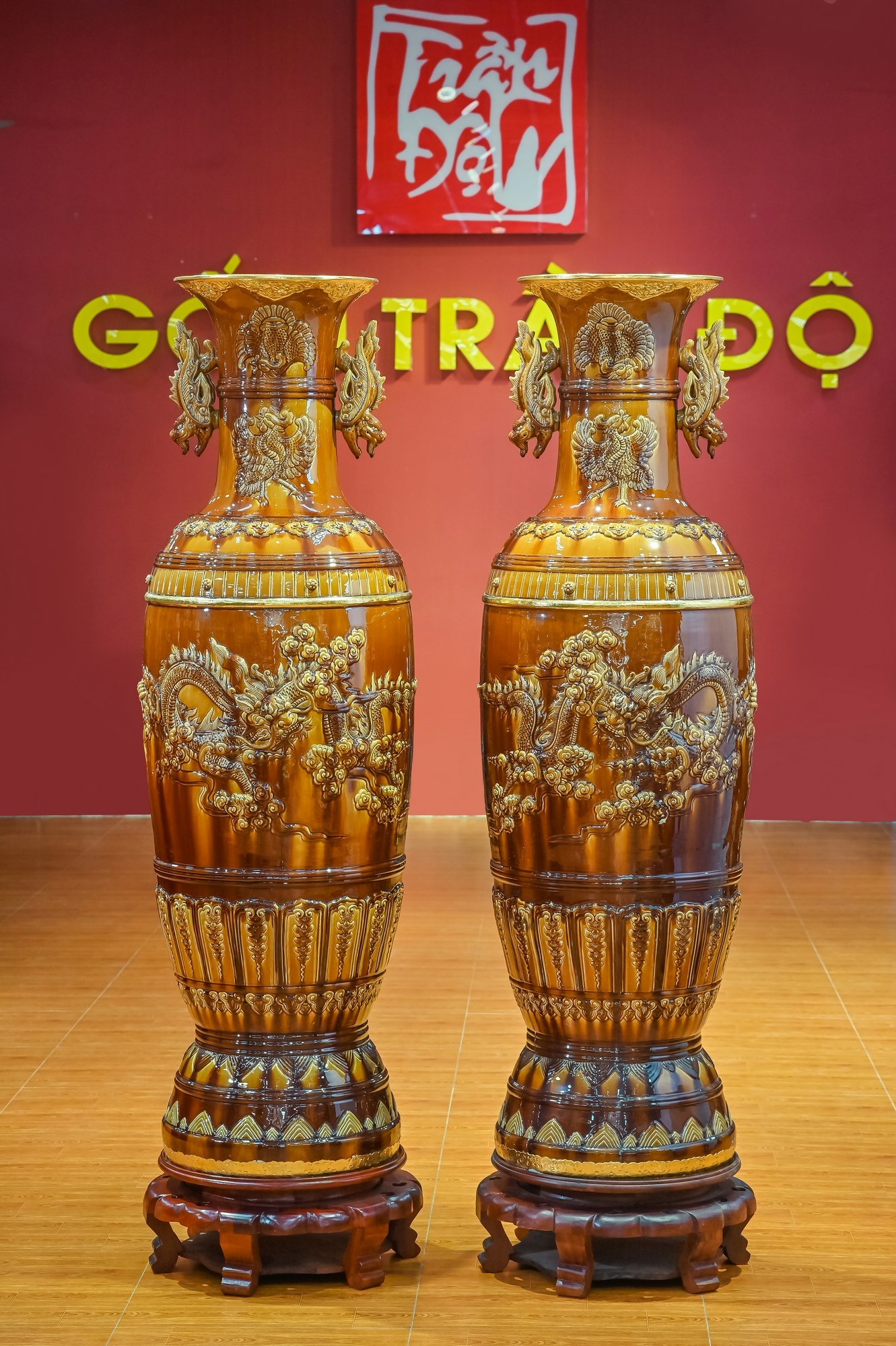 Lộc bình rồng cổ men Hoàng thổ