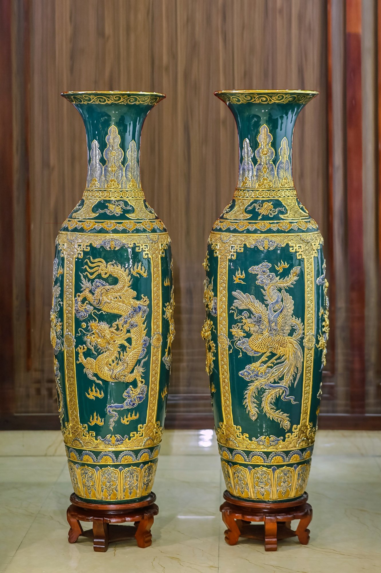 Lộc bình tứ linh men Ngọc vẽ vàng